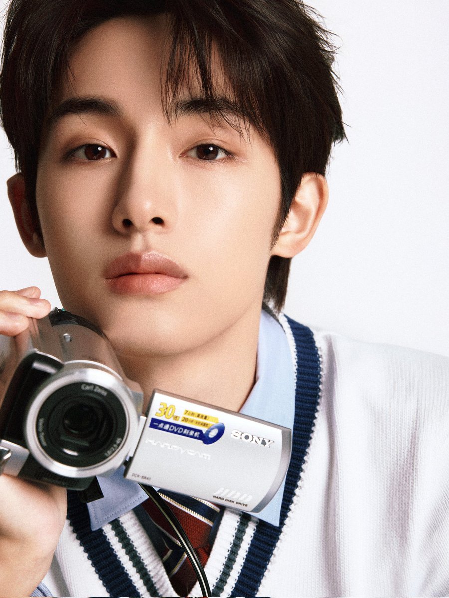 Winwin_IDN's tweet photo. 20251211 Winwin Instagram &amp; Weibo Update 

Checking in 📷

#WINWIN #DongSicheng #董思成 #윈윈 #昀昀 #ウィンウィン #วินวิน #董思成高夫品牌推荐官 #gf高夫品牌推荐官董思成 https://t.co/mxfmbReceX