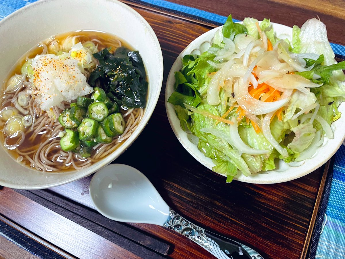 Tomo_Mrk3B01's tweet image. Today’s dinner, hot #soba with various toppings really hits the spot on such a cold night😋
I tried putting grated Daikon &amp;amp; hot pepper powder “Ichimi(#一味 )”on the soba this time, they really increased my appetite👍
#cookingathome 
#おうちごはん 
#twinglish 
#Twitter家庭料理
