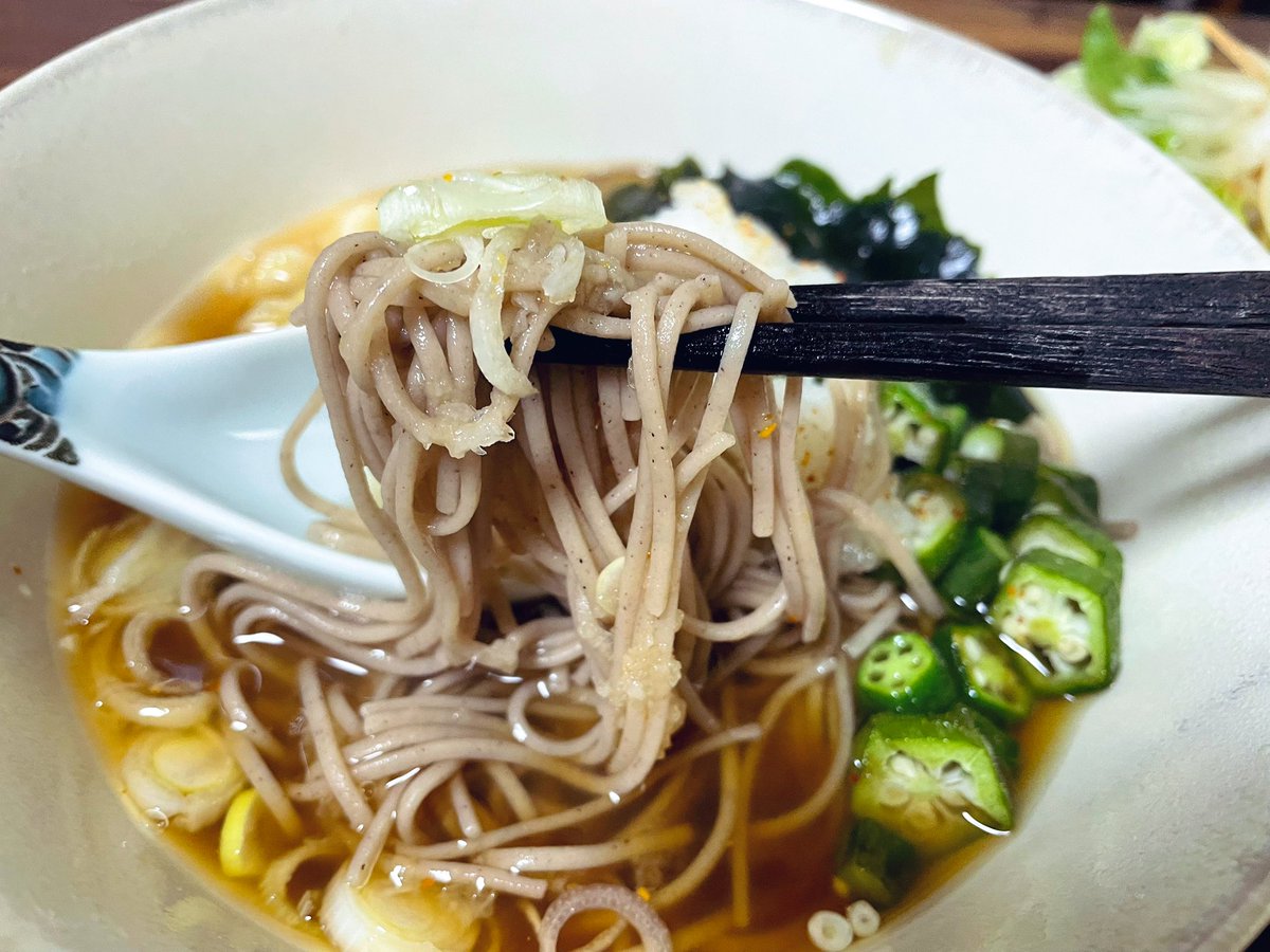 Tomo_Mrk3B01's tweet image. Today’s dinner, hot #soba with various toppings really hits the spot on such a cold night😋
I tried putting grated Daikon &amp;amp; hot pepper powder “Ichimi(#一味 )”on the soba this time, they really increased my appetite👍
#cookingathome 
#おうちごはん 
#twinglish 
#Twitter家庭料理