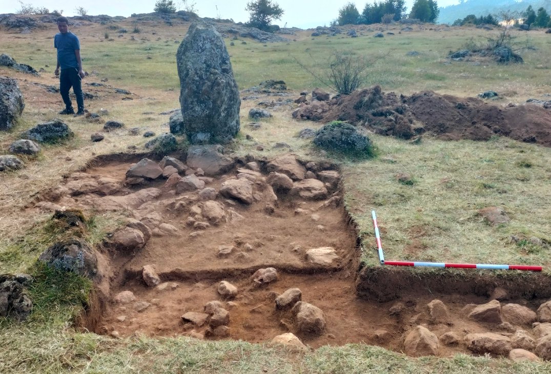 En nuestra última campaña en Etiopía excavamos una cultura arqueológica desconocida. Esas cosas que ya casi solo pasan en África. Os lo cuento en este hilo:->
