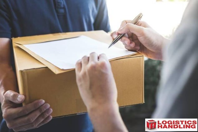 LogHandling's tweet image. Should you sign for your neighbour’s parcels this Christmas? 
mvnt.us/m2446556 @ParcelHero #Retail #SupplyChain #Christmas #Delivery #Logistics