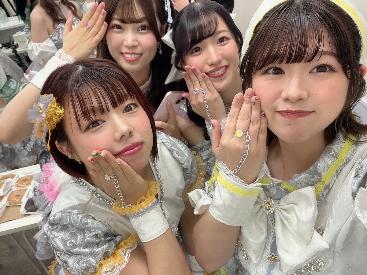 htm_krhr's tweet photo. CoverGirlsOG LIVEおわりました〜！！
楽しかったな〜☺️☺️
懐かしい楽曲と、懐かしいみんなと、2025年ただいまーできてほんとうに幸せでした💛
青春だったー！って声がとても嬉しかったです🥰
みんな元気でいてね〜！
くりはらも元気にやってくよ〜！！
今日は本当にありがとうございました！ https://t.co/Q38uzmdvIN