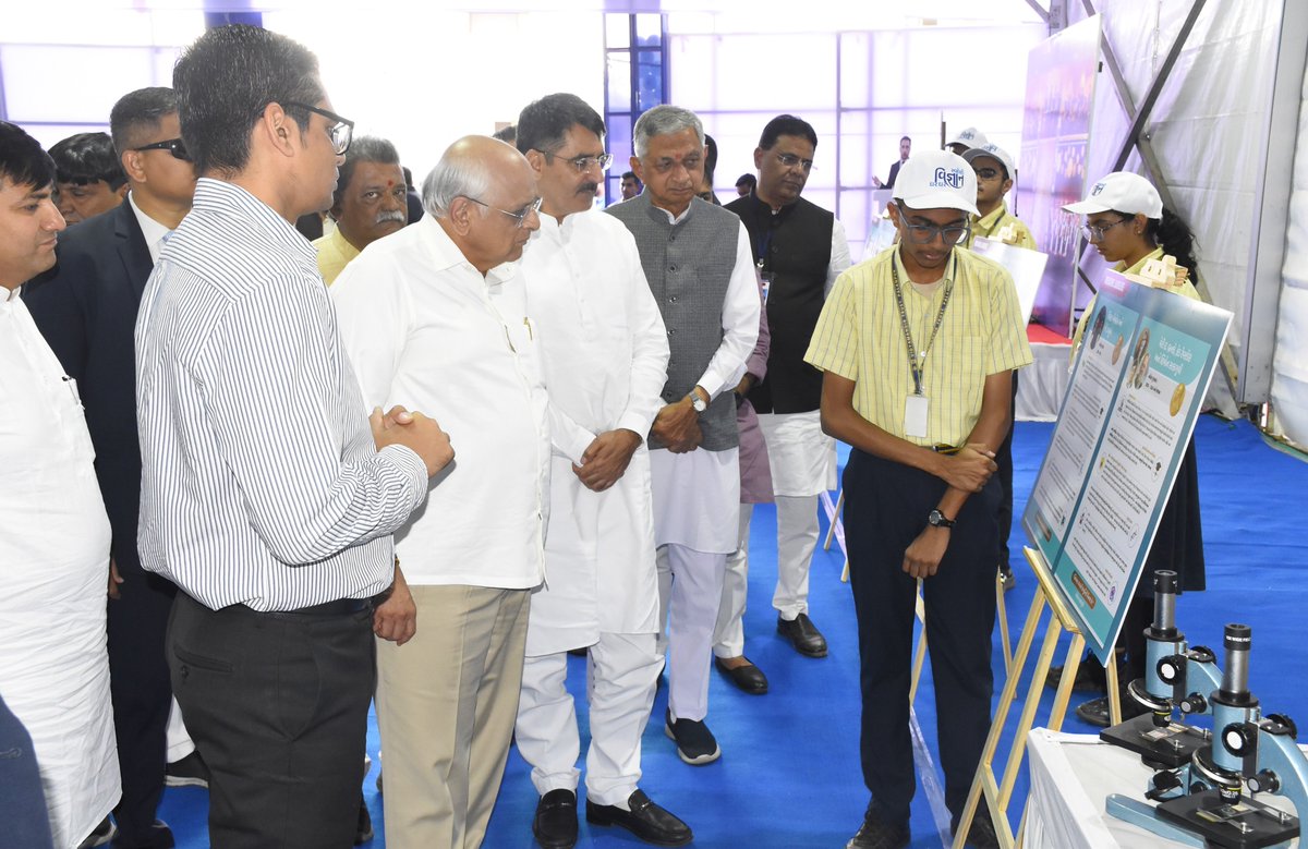 માન. મુખ્યમંત્રીશ્રી <a href="/CMOGuj/">CMO Gujarat</a> એ જિલ્લામાં વિજ્ઞાન તથા સ્પર્ધાત્મક પરીક્ષા પ્રત્યે ઉત્સાહ જાગૃત કરતા નોબેલ પ્રાઈઝ એક્ઝિબિશનનું ઉદ્ઘાટન કરી બાળકો સાથે સંવાદ કર્યો હતો. આ પ્રદર્શન બાળકોમાં વિજ્ઞાન તથા સ્પર્ધાત્મક પરીક્ષા પ્રત્યે ઉત્સાહ જાગૃત કરશે.