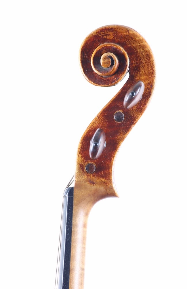 We are pleased to offer this fine #viola crafted in 1970 by #violinmaker Otto Erdesz for examination, trial and purchase. It features a powerful, resonant tone, impressive projection, and richly expressive voice.

Learn more: benningviolins.com/fine-viola-cat…

#violist #violaforsale