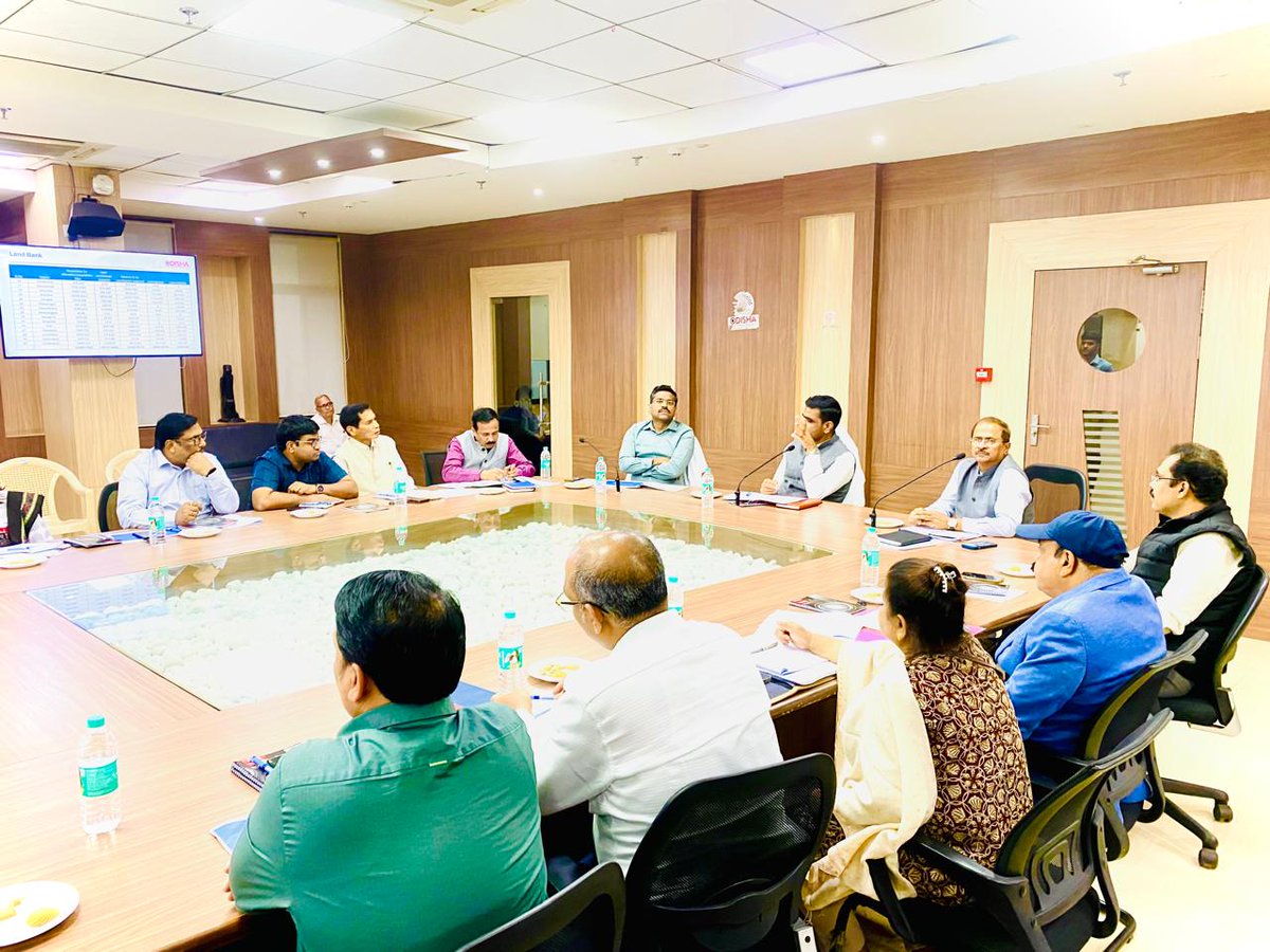 idco_odisha's tweet photo. Today, Hon'ble Minister, Industries Dept, Shri @SampadSwainBJP conducted a review meeting
on various matters related to the functioning of #IDCO in the IDCO Conference Hall,
Bhubaneswar. https://t.co/X5JwMDbyNU