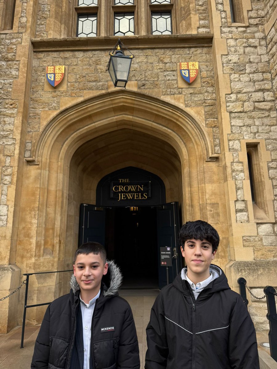 edenboysbolton's tweet image. Tower of London: conquered. Next stop: the legendary Crown Jewels! 👑Excitement level #priceless #SchoolTrip