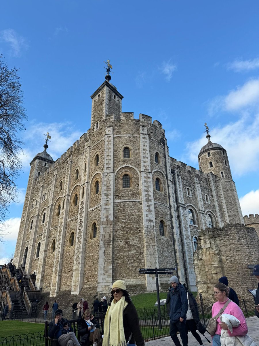 edenboysbolton's tweet image. Tower of London: conquered. Next stop: the legendary Crown Jewels! 👑Excitement level #priceless #SchoolTrip