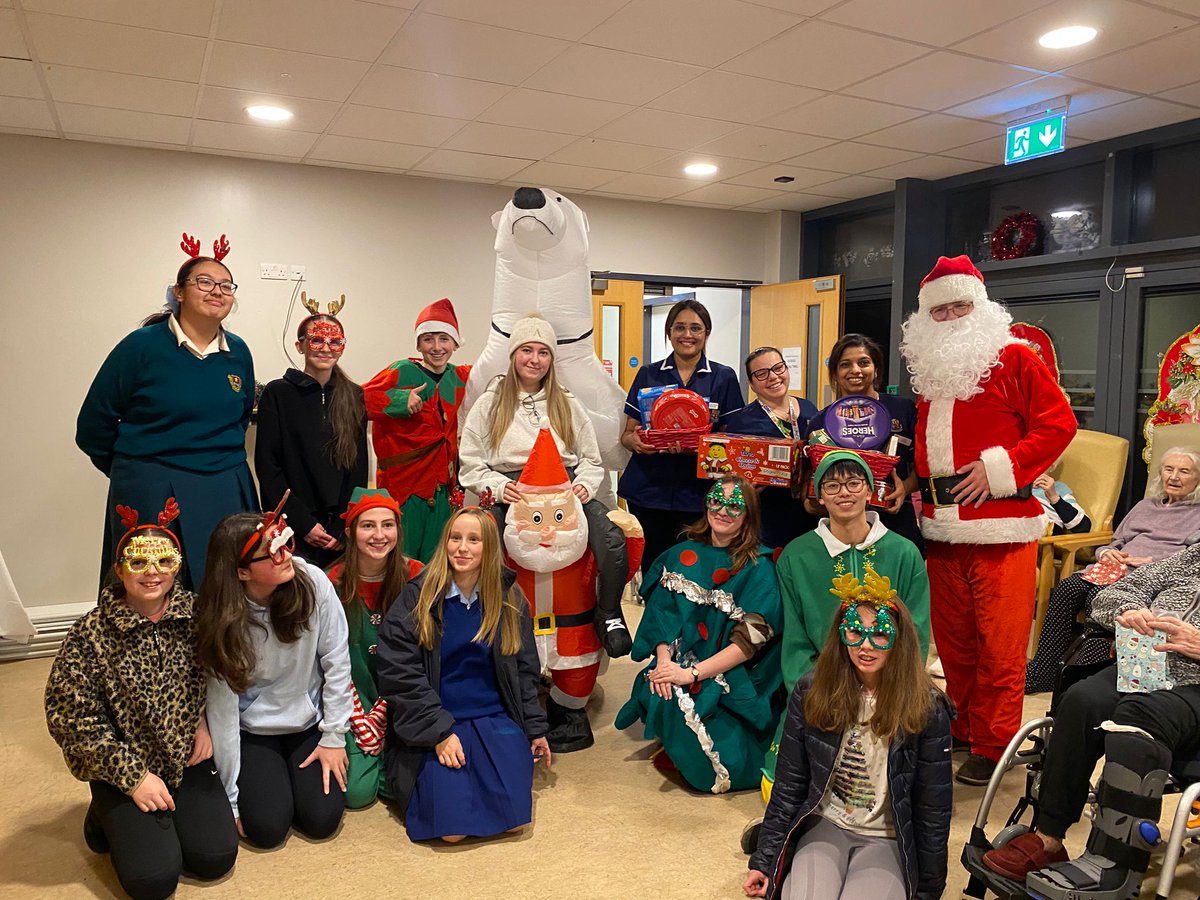 LocaliseYouth's tweet photo. 🎅Yesterday Marino College brought Santa to Fairview Community Unit!

🎄Santa and his elves brought little gifts to patients and some hampers to staff. They also sang some Christmas carols to boost some Christmas energy! 

@HMcEntee  @jerrybuttimer  @Education_Ire  @DeptRCDG https://t.co/gt9dX2lDQ6