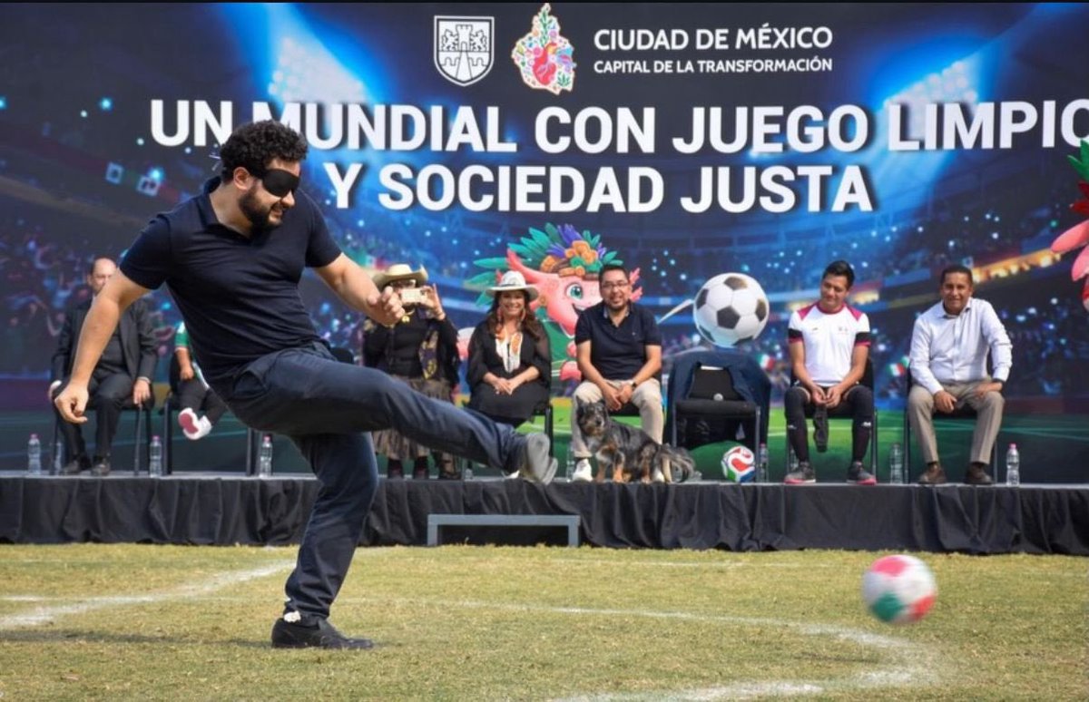 JPDeBotton's tweet photo. #RumboAlMundial vivimos una jornada emocionante y llena de inclusión con partidos de exhibición con la participación de la Selección Nacional de Fútbol de Talla Baja y la Selección de Fútbol de Personas con Discapacidad Visual, donde tuve la oportunidad de compartir con ellas y ellos la pasión del fútbol.
La #JefaDeGobierno, @ClaraBrugadaM, resaltó la importancia de la inclusión rumbo al Mundial 2026, con juego limpio y una sociedad justa.
#CapitalDeLaTransformación
#LaSAFContigo