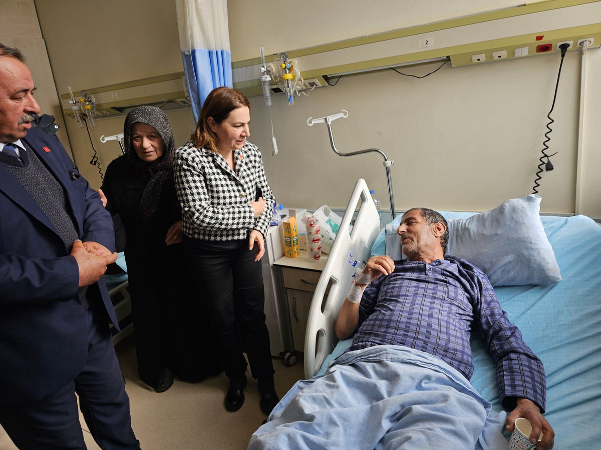 Her fırsatta olduğu gibi bugün de hastalarımızın yanında olduk, geçmiş olsun dileklerimizi ilettik.
Sağlık, en kıymetli hazinemiz. Tüm hastalarımıza acil şifalar diliyor, sağlık emekçilerimize özverili çalışmaları için teşekkür ediyoruz.