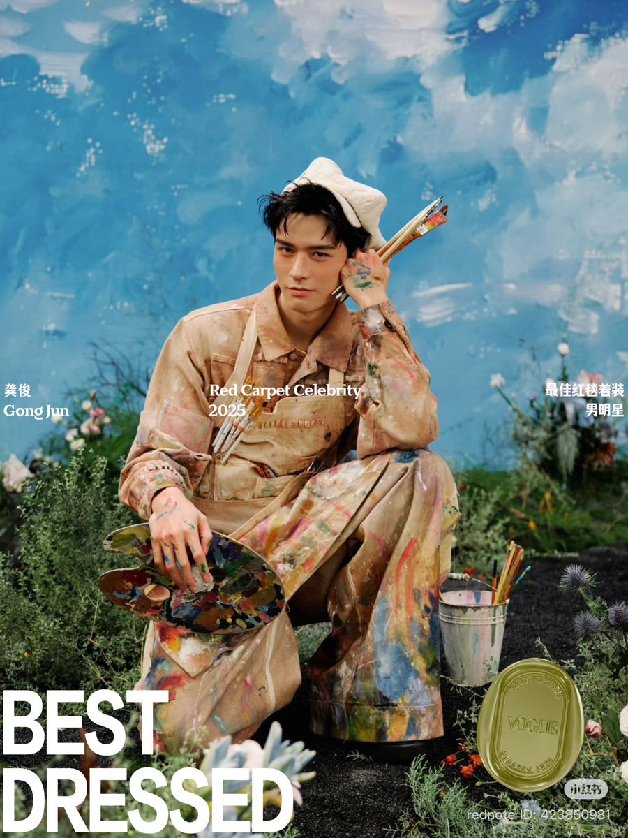 กงจวิ้นคว้ารางวัล Best Dressed – การแต่งกายพรมแดงยอดเยี่ยม
#GongJun #龚俊 #SimonGong #龚俊Simon #กงจวิ้น #공준 #ゴンジュン
จุดเด่นของเขาคือเป็น “ตัวท็อปด้านการตีโจทย์ Dresscode พรมแดง” ลุค “จิตรกรน้อย” ของเขานั้นทั้งหลุดกรอบ สร้างสรรค์ แต่ยังเข้าธีมเป๊ะ เล่นกับแฟชั่นเป็น