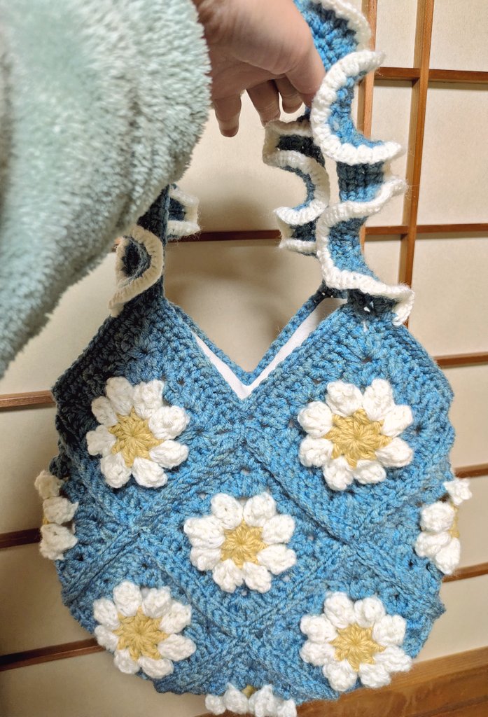 コタツから出たくなさすぎておカバン編みました