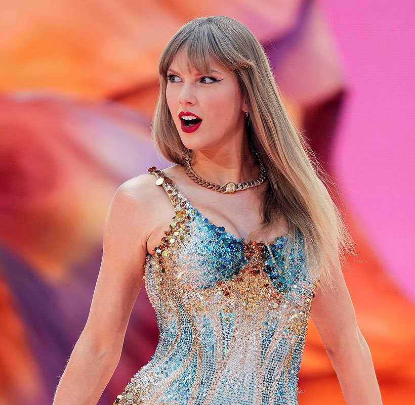 📝 | Tate McRae talks about recent praise from Taylor Swift with <a href="/RollingStone/">Rolling Stone</a>!

“My mom is so witchy. She said the week before, ‘I feel like Taylor Swift is in your ether right now.’ And I was like, ‘What? That’s so random.’ I’m such a massive fan, and I adore her. So when I