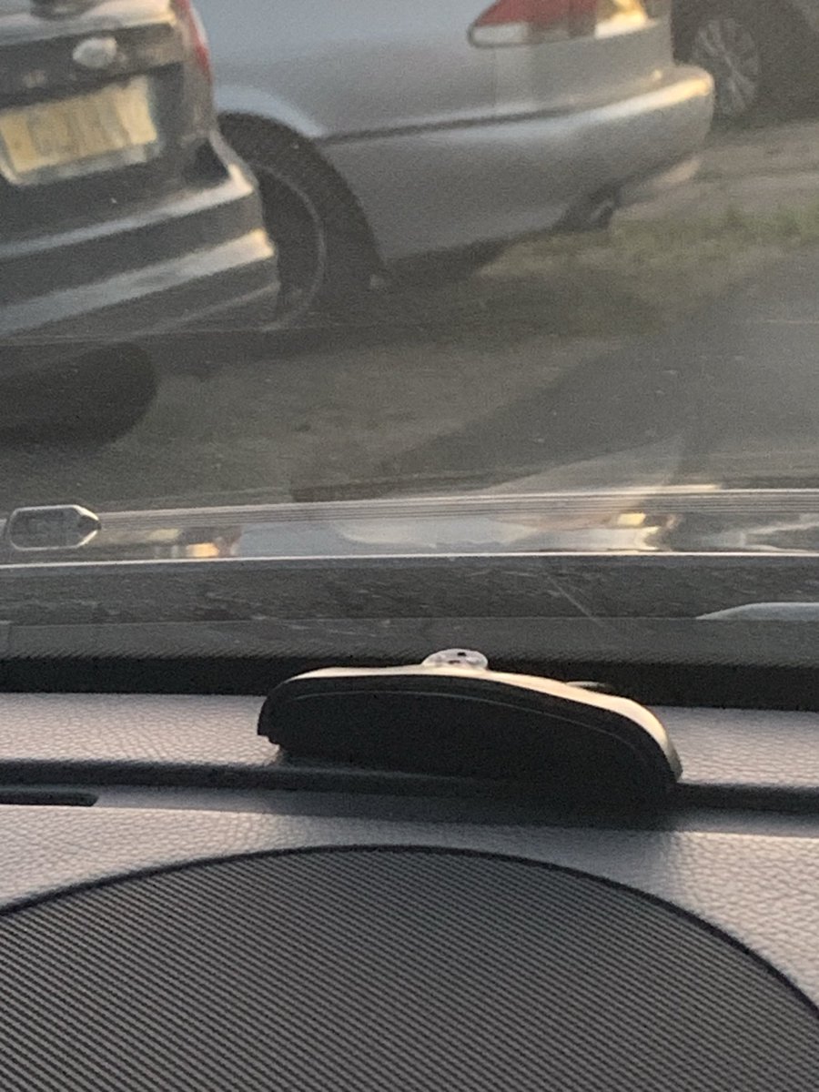 vilbin's tweet image. Could someone plz tell me what does this thing do or what’s it for I honestly got no clue .Its on the car dash board