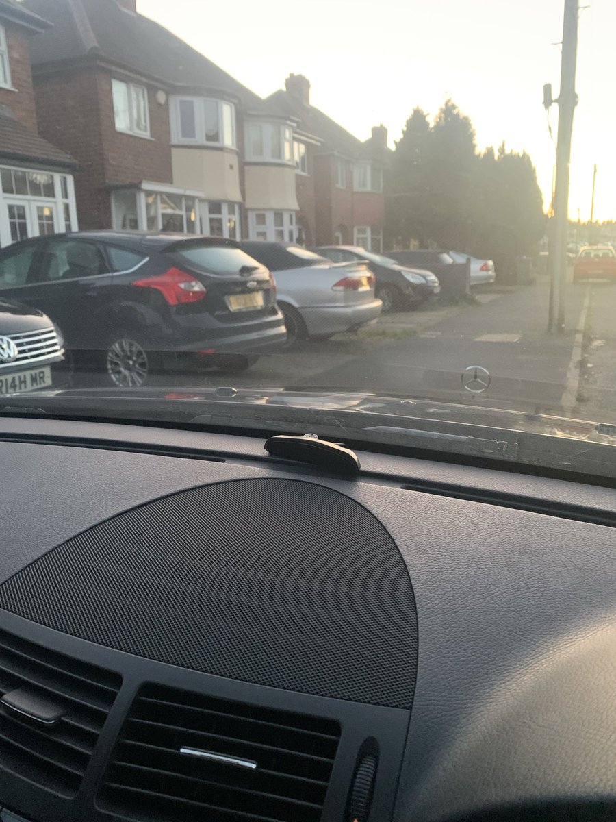 vilbin's tweet image. Could someone plz tell me what does this thing do or what’s it for I honestly got no clue .Its on the car dash board