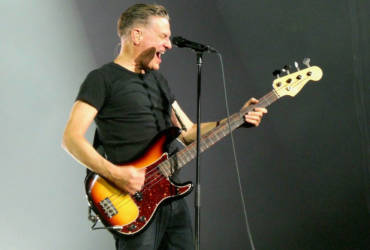 eemrb's tweet image. Another superb night with @bryanadams @BrightonCentre 10/12/25 #bryanadams