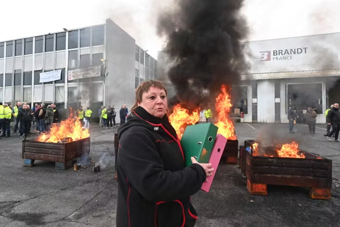 ComploploWatch's tweet photo. Pas la peine de chouiner. Pas la peine de chercher des boucs émissaires. Pas la peine de lancer des pétitions ou la quête pour remplir les poches de #Philippot : Brandt est moribond et tout gestionnaire sensé ne s'engage pas dans le sauvetage d'un #cadavre industriel !

3/4 https://t.co/gPiTrKRoMV