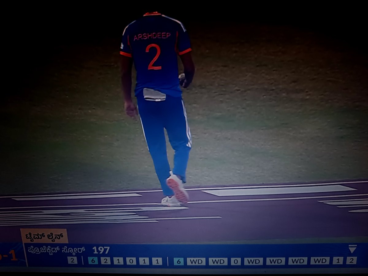 Sumanthdesaiii's tweet photo. Scoreboard watching Arshdeep’s over like: WD…WD…WD… is this cricket or free Wi-Fi signals? 🤣📶🏏 #INDvsSA #INDvSA #arshadeep #IndianCricket https://t.co/gVuZIHsx2G