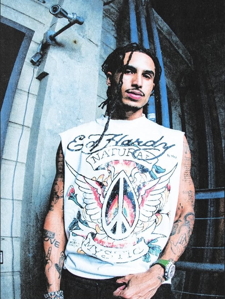 davisdc30's tweet photo. "Segura a mão de Deus, mas Deus não é atalho, tem malandro que vira crente pra virar milionário"

Matuê em "PENSAMENTOS PERIGOSOS ft. LPT Zlatan" ‼️ https://t.co/lUiAw3BQwi
