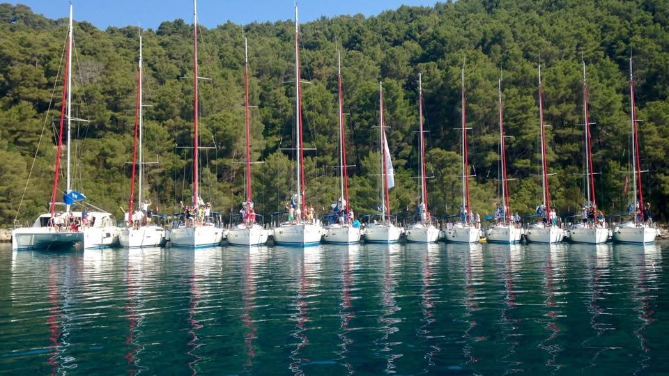 Frapper encore plus fort contre l'islamisme, Wauquiez, Lecornu, Bardella veulent aussi interdire les voiles dans l'espace maritime.