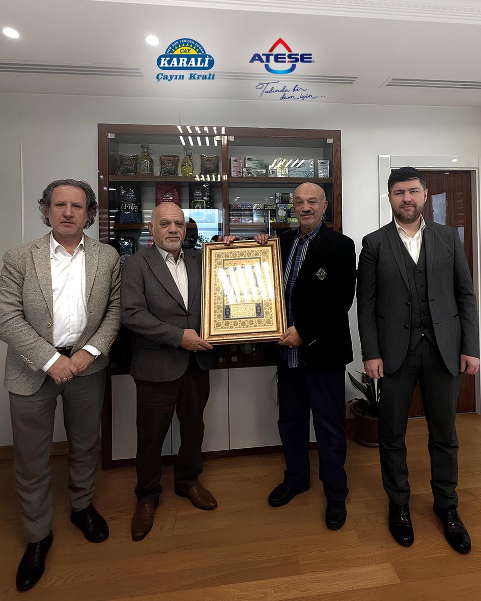 Karali Çay ve Ateşe Çay Makineleri grubumuzu, Akit Medya Grubundan; Yönetim Kurulu Başkanı Sayın Nuri Karahasanoğlu, Akit TV Genel Müdürü Sayın Serdar Uslu, Reklam Genel Müdürü Sayın Mehmet Enes Kaçmaz‘ı ağırladık. 

Kendilerine içtenlikle teşekkür ederiz.