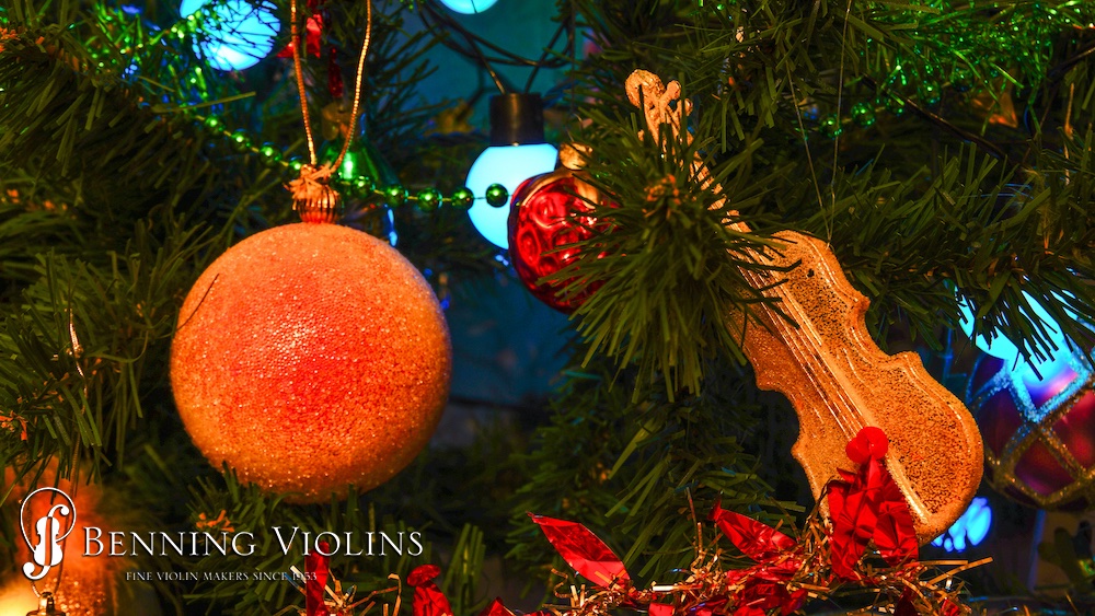 The Holiday Spirit is in the air! 🎄 Come in to the shop and discover great holiday gift ideas for violin, viola, or cello players—all at accessible prices. 🎻 We’re here to help you find the ideal present! 🎁