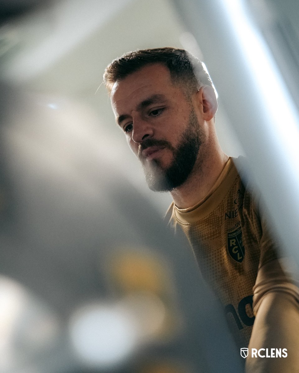 RCLens's tweet image. Un visage qui fait plaisir à voir 😁

De retour à La Gaillette Gervais Martel après quelques jours de convalescence, Jonathan Gradit entame une phase d'entretien physique précédant un long processus de rééducation. 💪

#FiersDEtreLensois