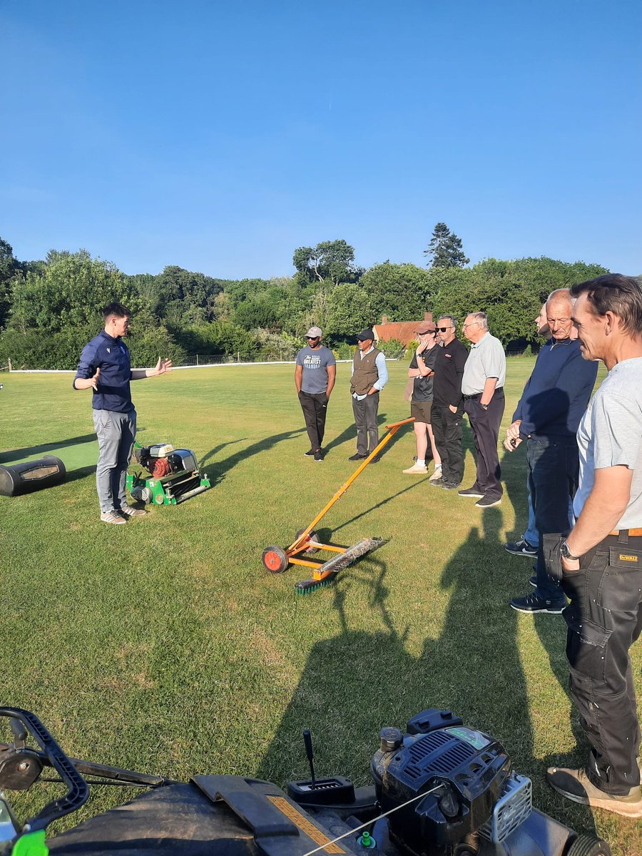 SteelbacksF's tweet image. Christmas Countdown 8/12 🎄

We delivered club support roadshows and workshops throughout 2025! 🛣️

#⃣ 48 individuals at Grounds workshop
#⃣ 47 clubs at Club Conference
#⃣ 81 affiliated clubs in the County 
#⃣ 31 Clubmark Accredited.

For more info 👉 jim.hawkins@nccc.co.uk