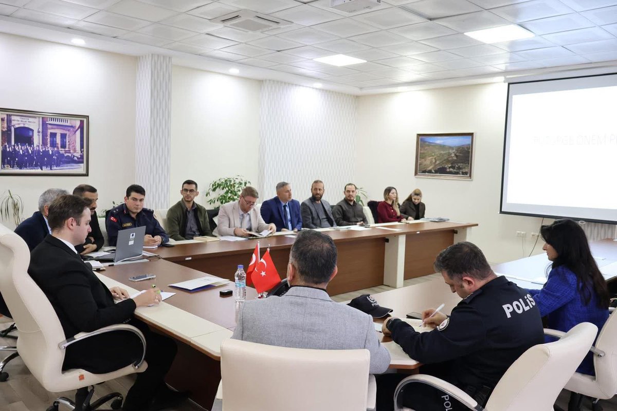 İlçe kaymakamımız sn. Tunahan NAS, ilçe milli eğitim müdürümüz sn. Mithat ÖLMEZ  ve kurum müdürlerinin katılımıyla ÖNEM projesiyle ilgili değerlendirme toplantısı yapıldı.
<a href="/MalatyaMem/">MALATYA İL MİLLİ EĞİTİM MÜDÜRLÜĞÜ</a> 
<a href="/behcet_bakir/">behçet bakır 🇹🇷</a>