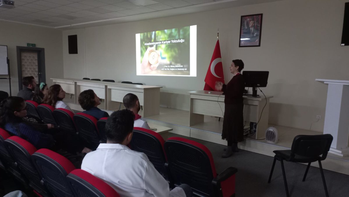 Öğrencilerimiz ve akademik personelimizin katılımıyla "Akademisyenin Kariyer Yolculuğu" sunumu gerçekleştirildi. Dekanımız Prof. Dr. Zafer BULUT, Adnan Menderes Üniversitesi Veteriner Fakültesi’nden  Prof. Dr. Güneş ERDOĞAN hocamıza, sunumları için teşekkür belgesi takdim etti.