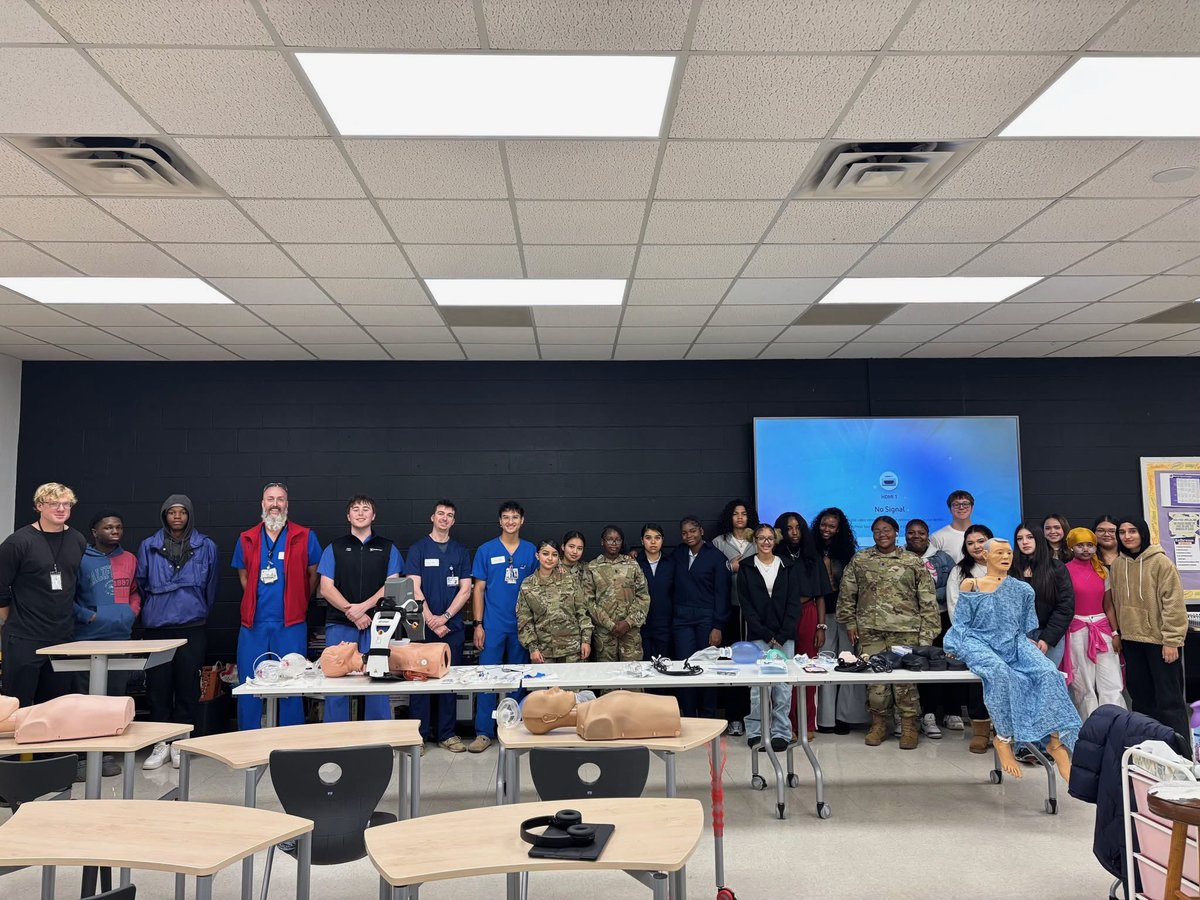 AAMN_Nursing's tweet photo. The American Association of Men in Nursing was grateful for the opportunity to connect with students at Riverside High School in Durham. Members from the School of Nursing and DUHS AAMN chapters spent the day teaching CPR, demonstrating the Heimlich maneuver, and discussing the wide range of careers available in nursing.