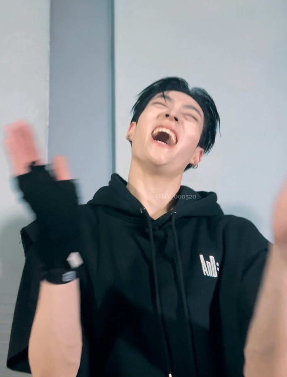 kimjunminfan's tweet photo. stay happy like this 🥺 https://t.co/piNFf3baEi