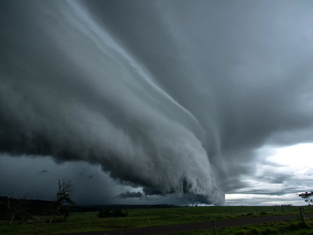 metsul's tweet photo. 🔴 ATENÇÃO - ALERTA | Novo sistema de tempestades atingirá o Sul e o Sudeste do Brasil com temporais e chuva de até 200 mm. ▶️ https://t.co/OkMcSUxs5y https://t.co/Z7aF5Tf8CH
