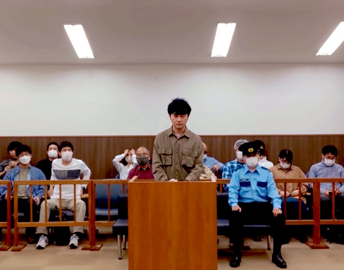 minamihiroki's tweet image. 映画『#ブラックホールに願いを！』

映画『INTER::FACE 知能機械犯罪公訴部』

両作品の主演の吉見さん、凄いですよねぇ。
実は美南宏樹も、こっそりですが

ブラックホールは警備員で。
インターフェイスは○人犯で。

両作品に出演させていただいておりますw

#インターフェイス
#INTERFACE