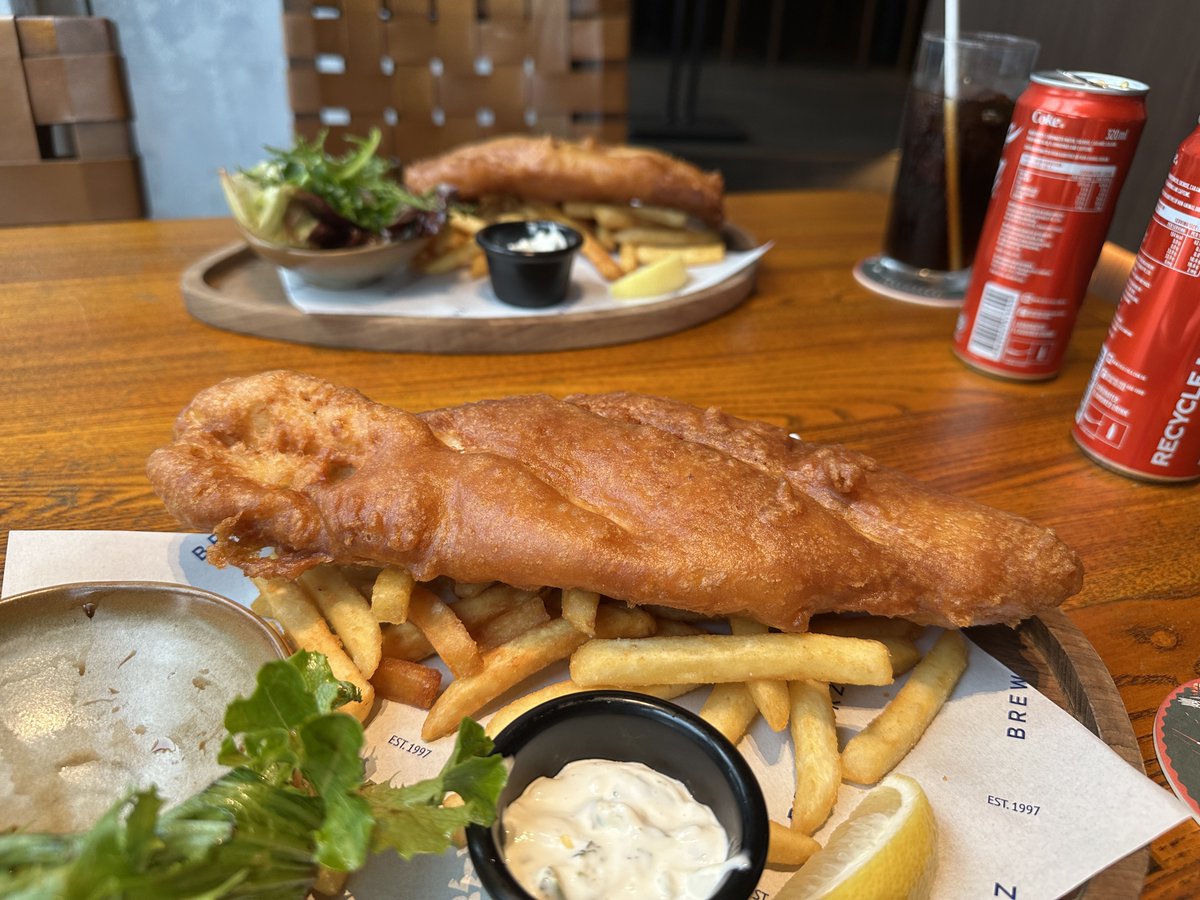 トランジットでシンガポールにはよく来るけど、何気に市内に出るのは2年前のAtlantis cruise🛳️ぶり
2年ぶりに会ったマーライオンちゃんとオレとのラブラブっぷりを見てくれ！！
😘💦🦁💢

I ❤️SGシャツを買って街中どこでもすれ違うクルーズ仲間にサウナの話を聞きサウナへ笑

では日本へ帰りまーす🇯🇵