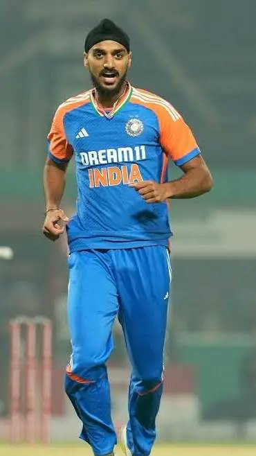 word_visible's tweet photo. Most balls bowled in an over in T20I (FM teams)
13 - Naveen-ul-Haq vs ZIM, Harare, 2024
13 - Arshdeep Singh vs SA, Mullanpur, 2025*
12 - Sisanda Magala vs PAK, Jo’burg, 2021 Quinton de Kock Reeza Hendricks #ArshdeepSingh Yuvraj Singh

JUNGKOOK FOR CHANEL BEAUTY https://t.co/dZHzt8QkI1
