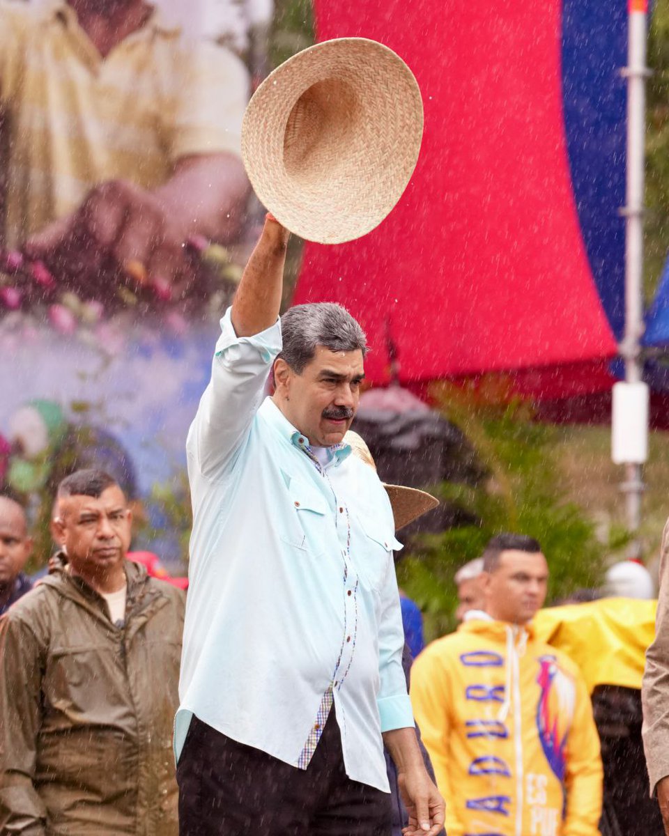 HaidinGoM's tweet photo. Caracas se convierte hoy en la caja de resonancia de la consigna que no se apaga: "¡Venezuela sigue en victoria, Santa Inés está viva y su ejemplo perdura!" 🗣️

#KastPresidente #Chile #Quito #VisitKenya #JaraUnPeligroParaChile https://t.co/jjwaACHV2z
