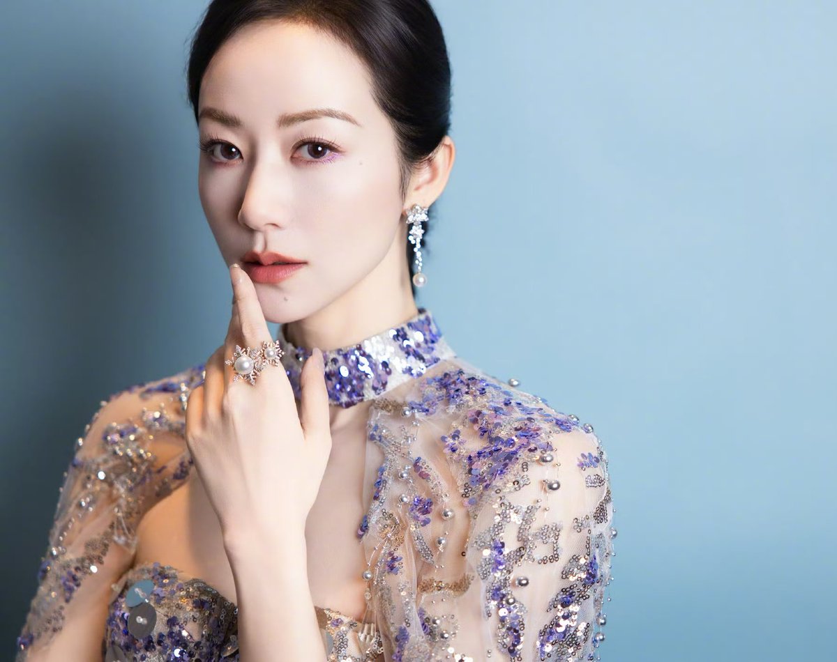 centlookbook's tweet photo. #hanxue in Selene Chow fall/winter 2025 collection for the Harper’s Bazaar Amazing Intangible Cultural Heritage Night x 2025 Maritime Silk Road International Cultural Tourism Festival in Quanzhou https://t.co/A3WxIkDZqT