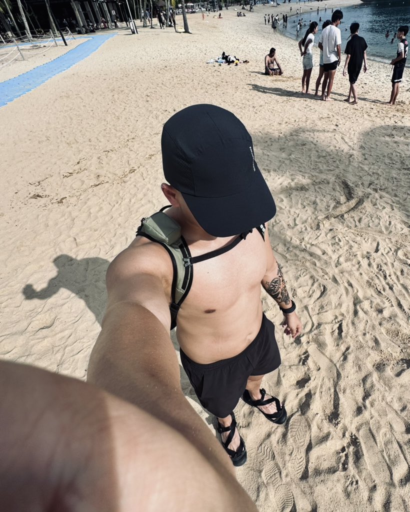 fudgehands's tweet image. 4 pics of myself in 2025 🫢