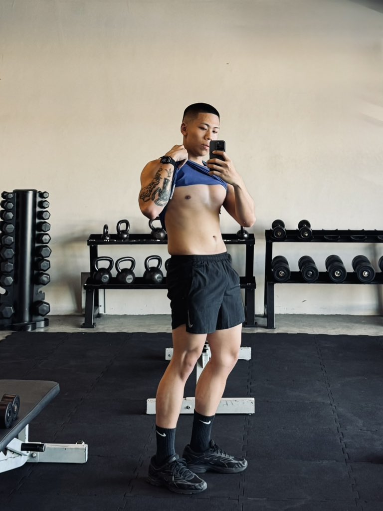 fudgehands's tweet image. 4 pics of myself in 2025 🫢