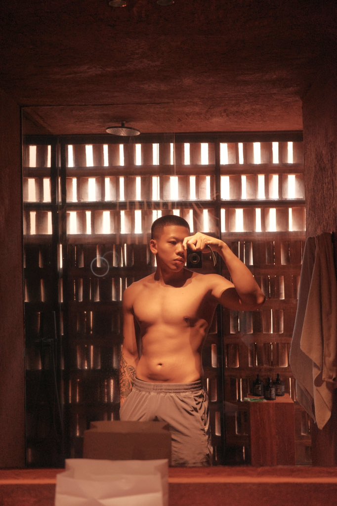 fudgehands's tweet image. 4 pics of myself in 2025 🫢