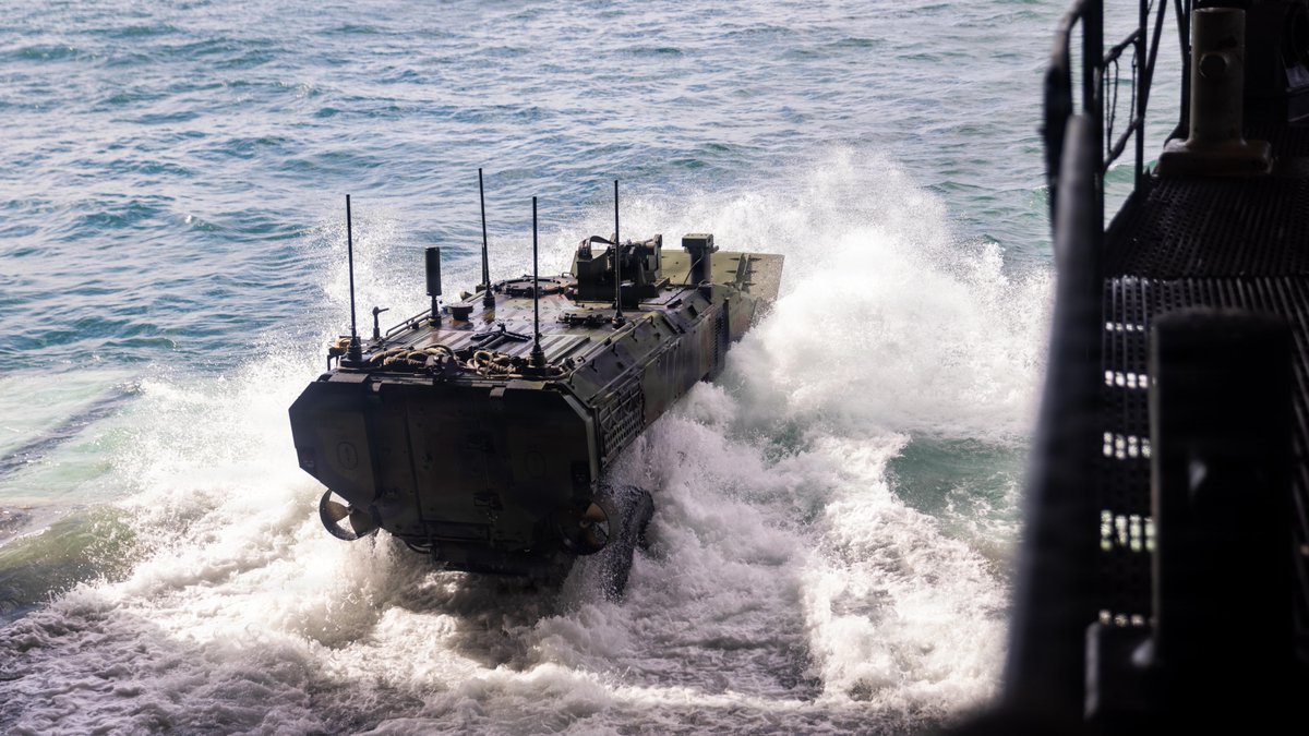 USMC's tweet image. #Marines with @2dMarDiv prepare to land during Naval Integration Training Package 1 (NITP-1) aboard the Whidbey Island-class dock landing ship USS Gunston Hall (LSD 44). 

NITP-1 is an amphibious part of a larger training evolution, certifying amphibious combat vehicle crewmen to…
