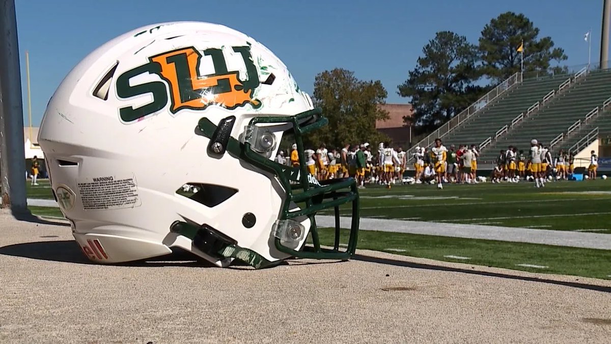 FCRecruits's tweet image. The Home Of Recruiting ‼️

C/o 26 &amp;amp; 27 ! If You Are Interested In Being Recruited By SE Louisiana University.
 ( @LionUpFootball ) COMMENT film, RETWEET &amp;amp; DM us. We Are Sending Over Playmakers For Eval.

LETS DISCUSS RECRUITING 
@ScelfoA_ @Coach_Scelfo 

#TheHome🏭