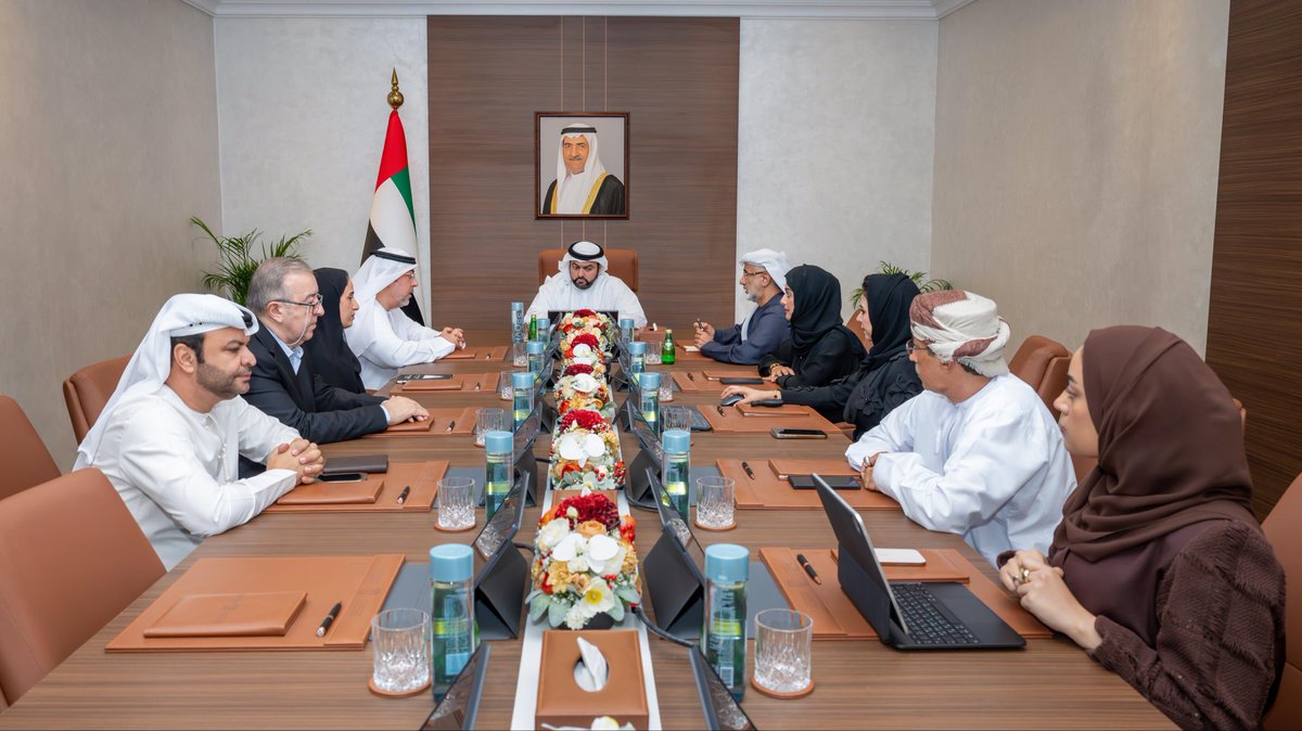 محمد الشرقي يترأس اجتماع أكاديمية الفجيرة للفنون الجميلة ويطّلع على برامجها

#محمد_بن_حمد_الشرقي 
#الفجيرة