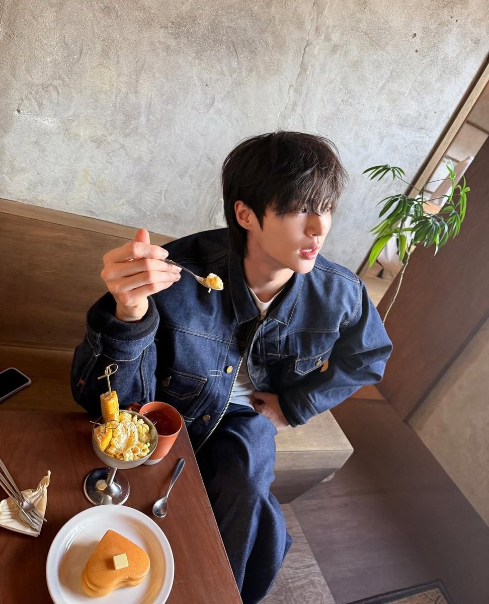 mel 🍂 tweet media