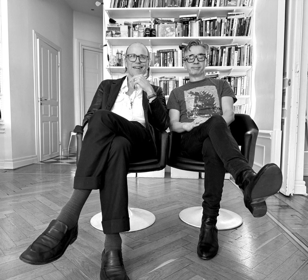 Senaste "Hemma hos Strage" gästas av Christian Kjellvander som pratar om när Loosegoats första gitarrist eventuellt hamnade i slagsmål med Liam Gallagher. hemmahosstrage.se