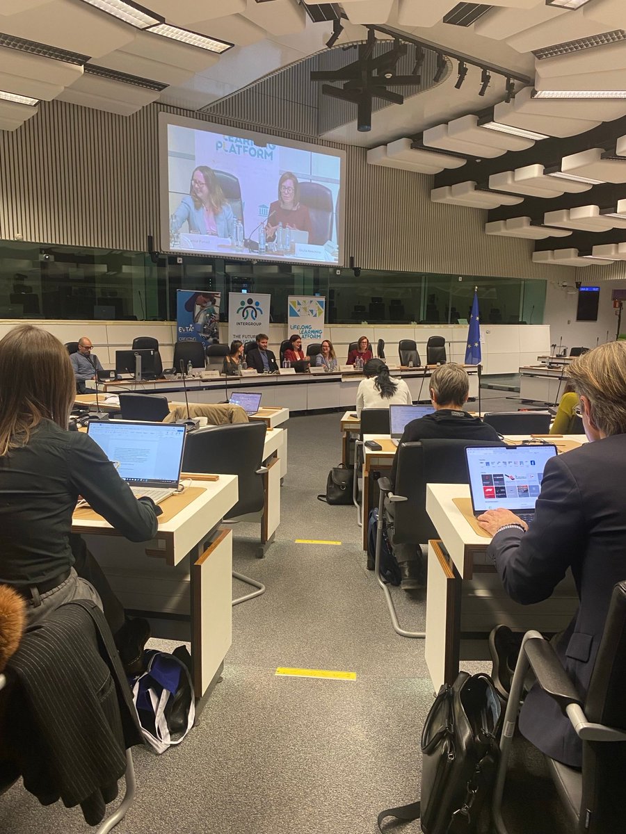 EESC_CivSocRel's tweet photo. #EESCPartnership LLLP 🤝 @EESC_SOC 

The event highlighted priorities in Europe’s education agenda:

🌍 Internationalising schools
📉 Tackling Erasmus+ cooperation erosion
🔧 EU VET strategy
🎓 Helping international graduates become EU professionals

👉 https://t.co/JZTNJ2hmWT https://t.co/aTaoHoZXYL
