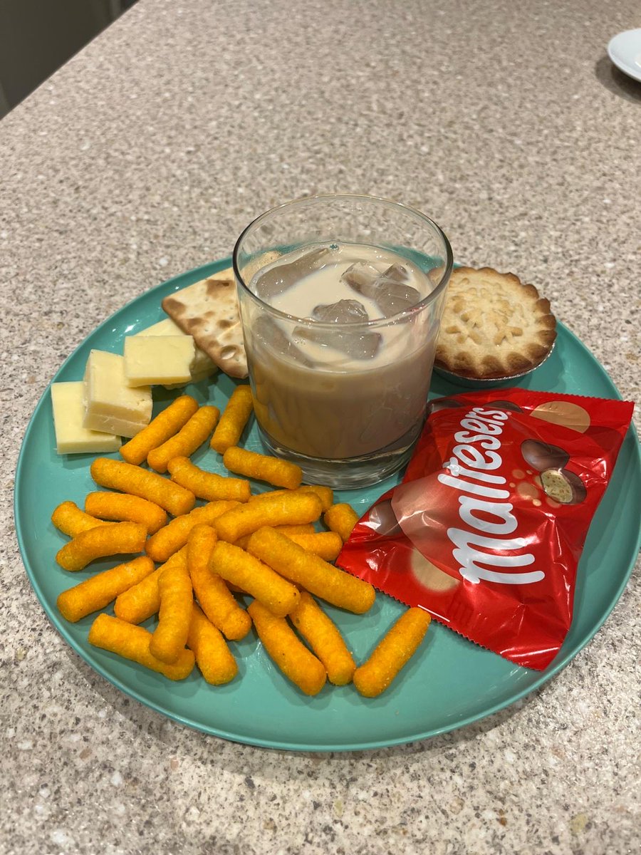 IM_Socials's tweet image. The Interactive Marketing Team took part in a Christmas Quiz last night! We had snacks, drinks, laughs! 

It was a lot of fun, congratulations to our winner Sorrel we hope you enjoy your voucher!! 

Merry Christmas from the team! 🎁🎄🥂✨