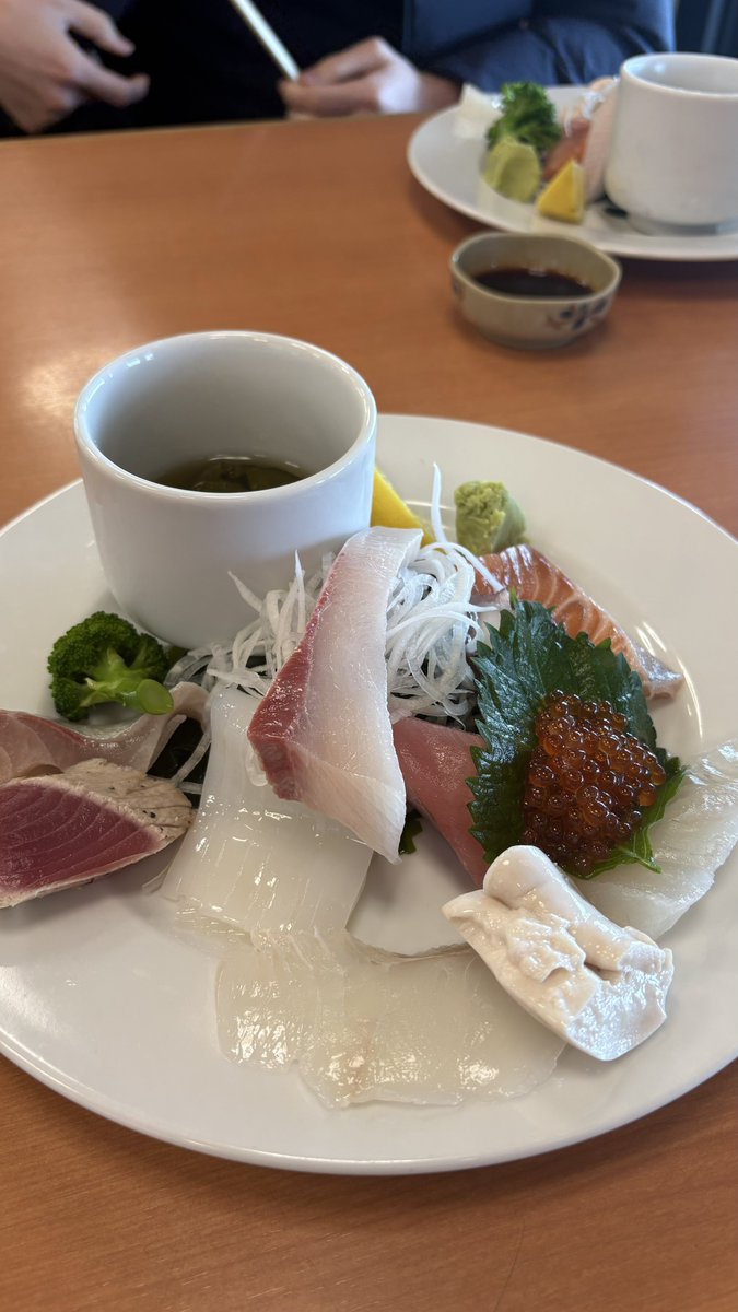 k_yang_opt's tweet photo. OPJ2025＠徳島に参加してきました。
就職した同期に会えてハッピーでした。
海鮮がめちゃくちゃ美味でした🦞🐟 https://t.co/anM7CJHKRI