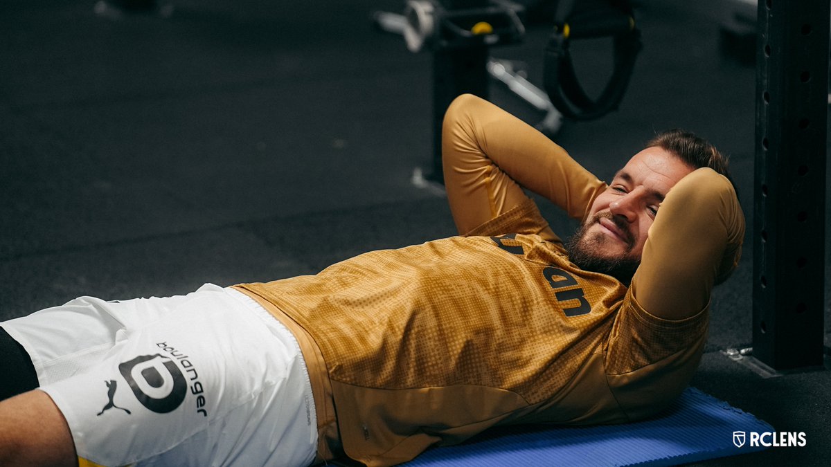 RCLens's tweet image. Un visage qui fait plaisir à voir 😁

De retour à La Gaillette Gervais Martel après quelques jours de convalescence, Jonathan Gradit entame une phase d'entretien physique précédant un long processus de rééducation. 💪

#FiersDEtreLensois